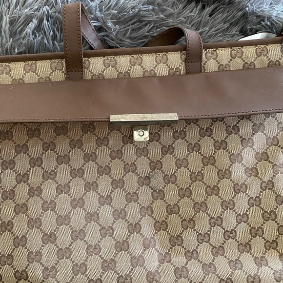 Gucci briefcase. Gucci’s iconic GG canvas with leather trim. Made in Italy. - Picture 6 of 6